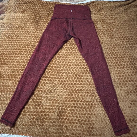 Like New Lululemon Wunder Under High-Rise 30" Maze Red Black Leggings Size 6 - Picture 6 of 12